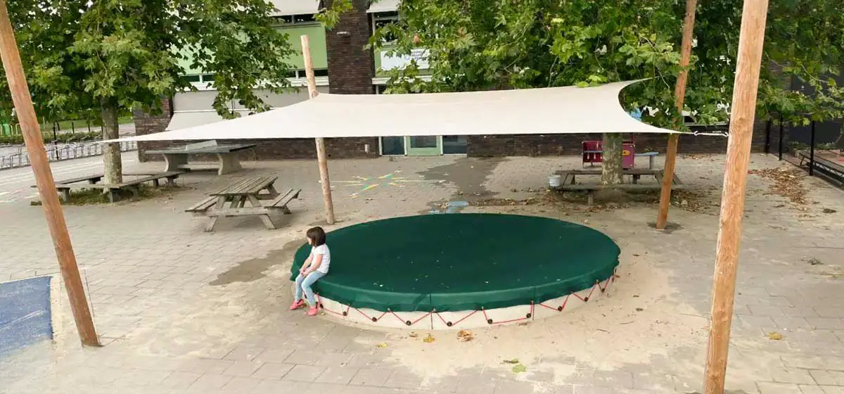 schaduwdoek school zonwerende bescherming