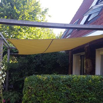 Zonnezeil 2,5x4m 160gr zand waterdicht sfeerfoto